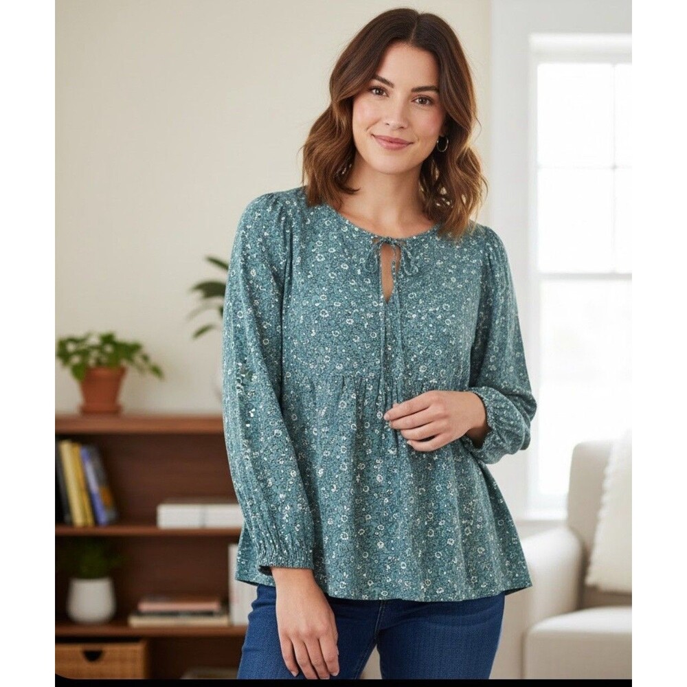 Universal Thread floral V-neck size L puff sleeve bohemian style Green